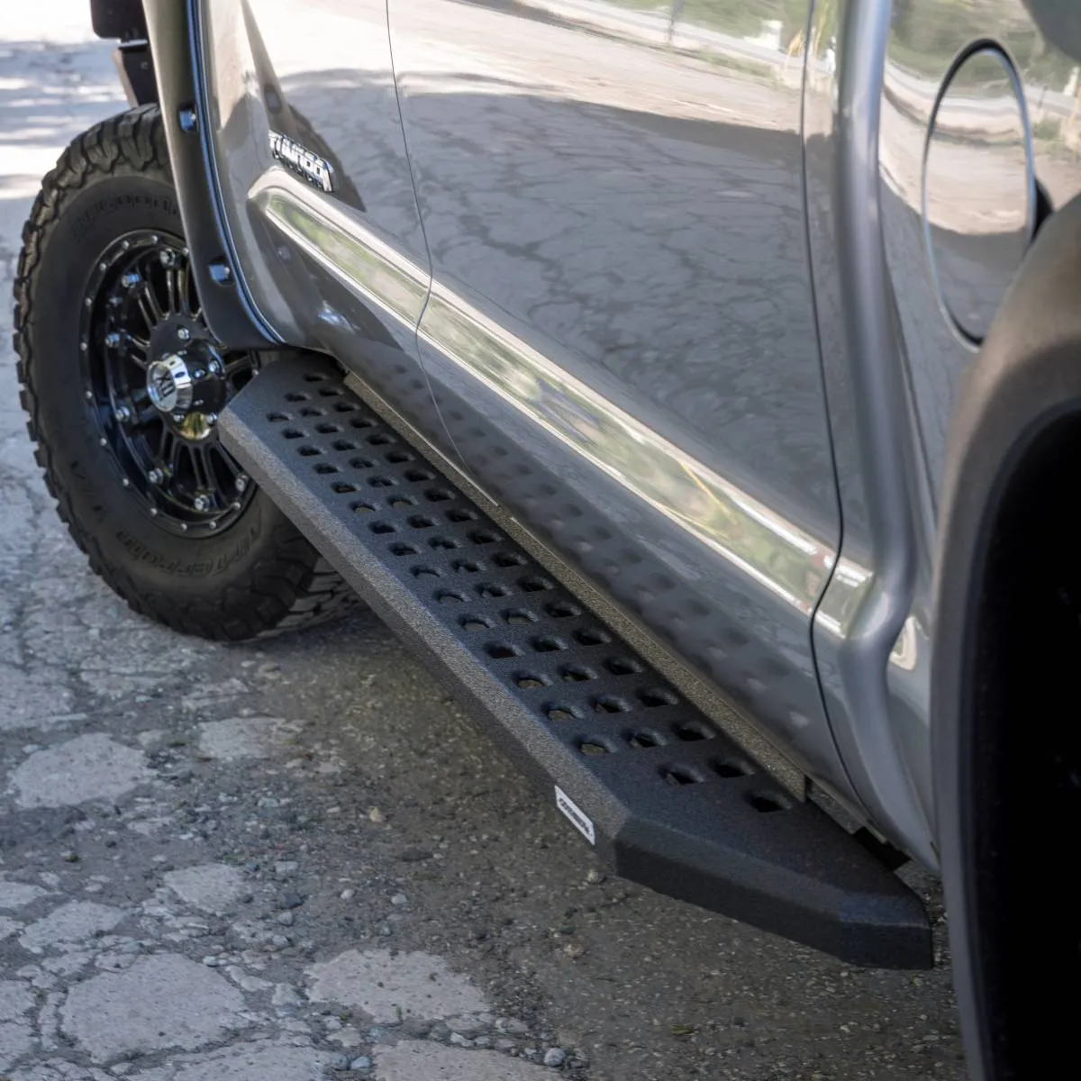 Go Rhino RB20 Running Boards Chevy Colorado Crew Cab (15-22) Bedliner Coating or Textured Black Finish